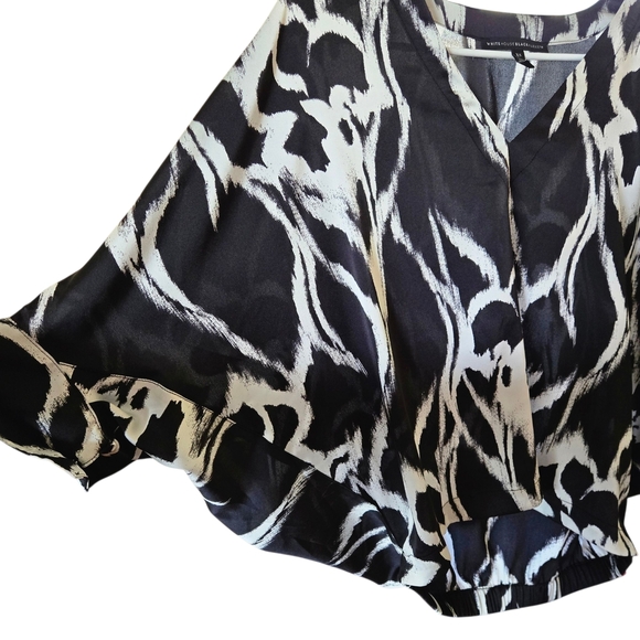White House Black Market Black and White Blouse - Picture 4 of 10